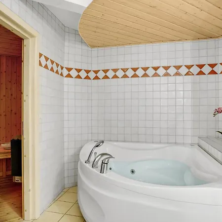 1 Bedroom Cozy In V *