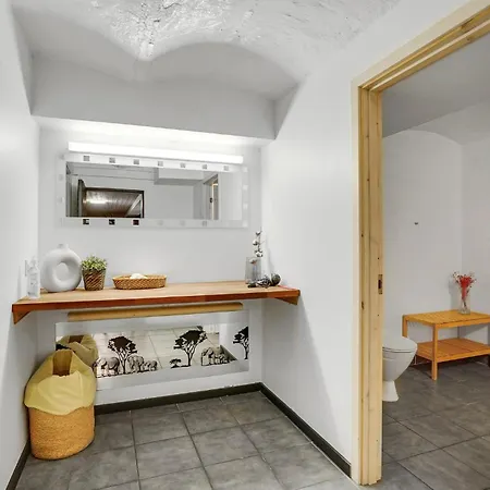 Appartement 1 Bedroom Cozy In V *