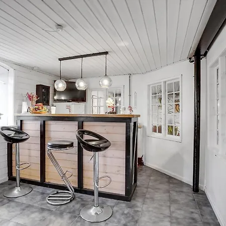 Διαμέρισμα 1 Bedroom Cozy In V